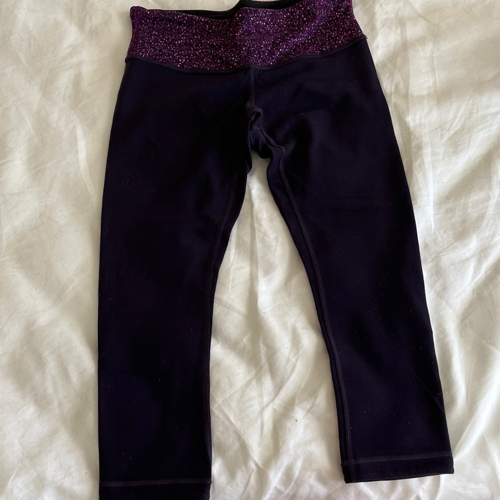 Reversible Black and Purple Crop Leggings